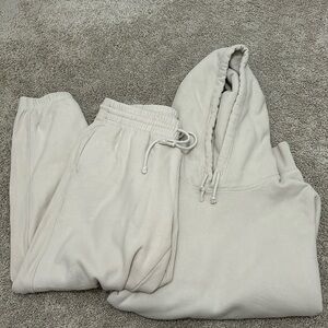 Aritzia TNA sweatset: boyfriend hood in size 3 & boyfriend jogger in size L